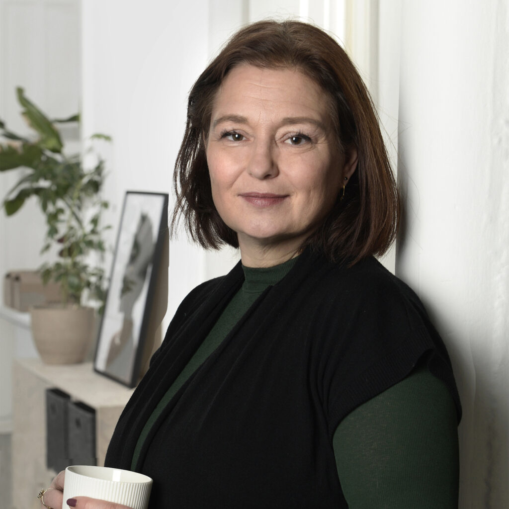 Portrætfoto - Kvinde med kop i hånden